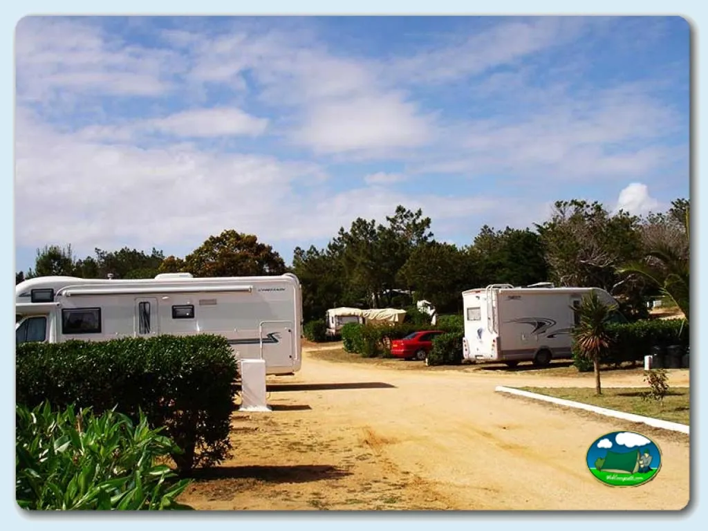 Parcelas con mobil-home y caravana del Camping Sagres, Vila de Sagres (Faro)