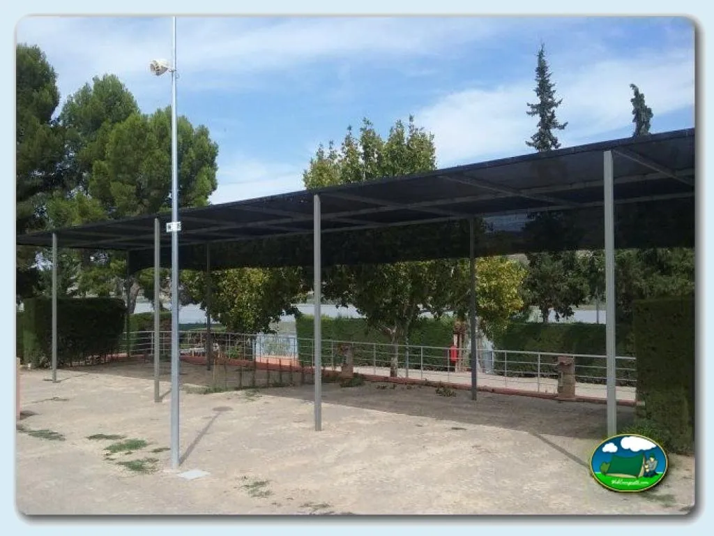 Zona de equitación junto al lago del Camping Octogesa, Mequinenza (Zaragoza)