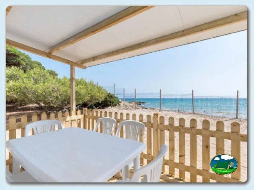 Bungalow con vistas al mar, terraza junto a la playa del Camping Las Palmeras, Tarragona (Tarragona)