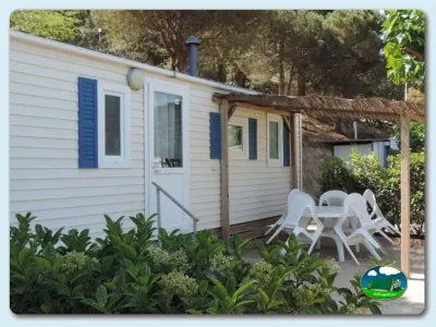 Mobil-home con terraza y zona de estar del Camping El Carlitos, Arenys de Mar (Barcelona)