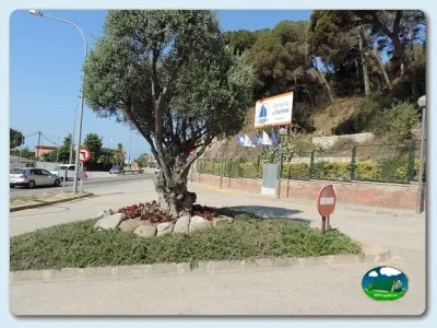 Entrada del recinto con cartel del Camping El Carlitos, Arenys de Mar (Barcelona)