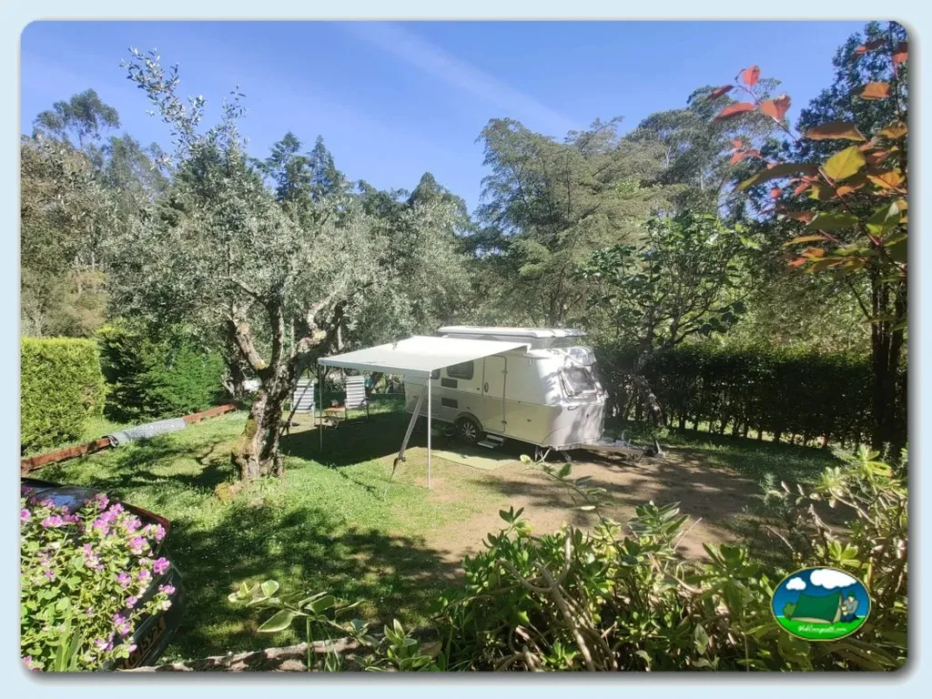 Mobil-home en parcela con vistas a la montaña del Camping Pelinos 77, Tomar (Santarém)