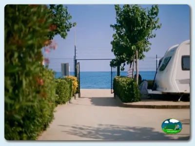 Mobil-home junto al mar con acceso a playa del Camping Caballo de Mar, Pineda de Mar (Barcelona)