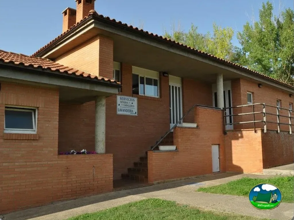 Recepción y servicios del Camping Fuente de la Teja, Soria (Soria)