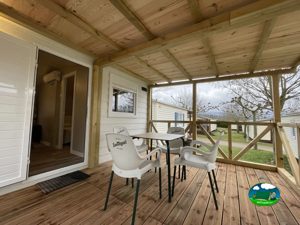 Mobil-home con terraza y vistas al entorno del Camping Acedo, Acedo (Navarra)