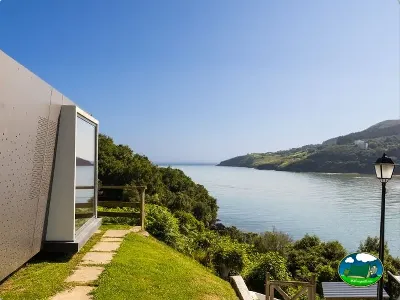 Bungalow junto al mar con vistas a la bahía del Camping Portuondo, Mundaka (Vizcaya)