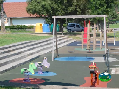 Parque infantil y zonas verdes del Camping Galdona, Mutriku (Gipuzkoa)