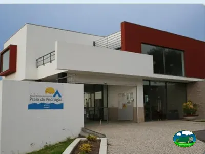 Recepción y entrada principal del Camping Praia de Pedrógão, Coimbrão (Leiria)