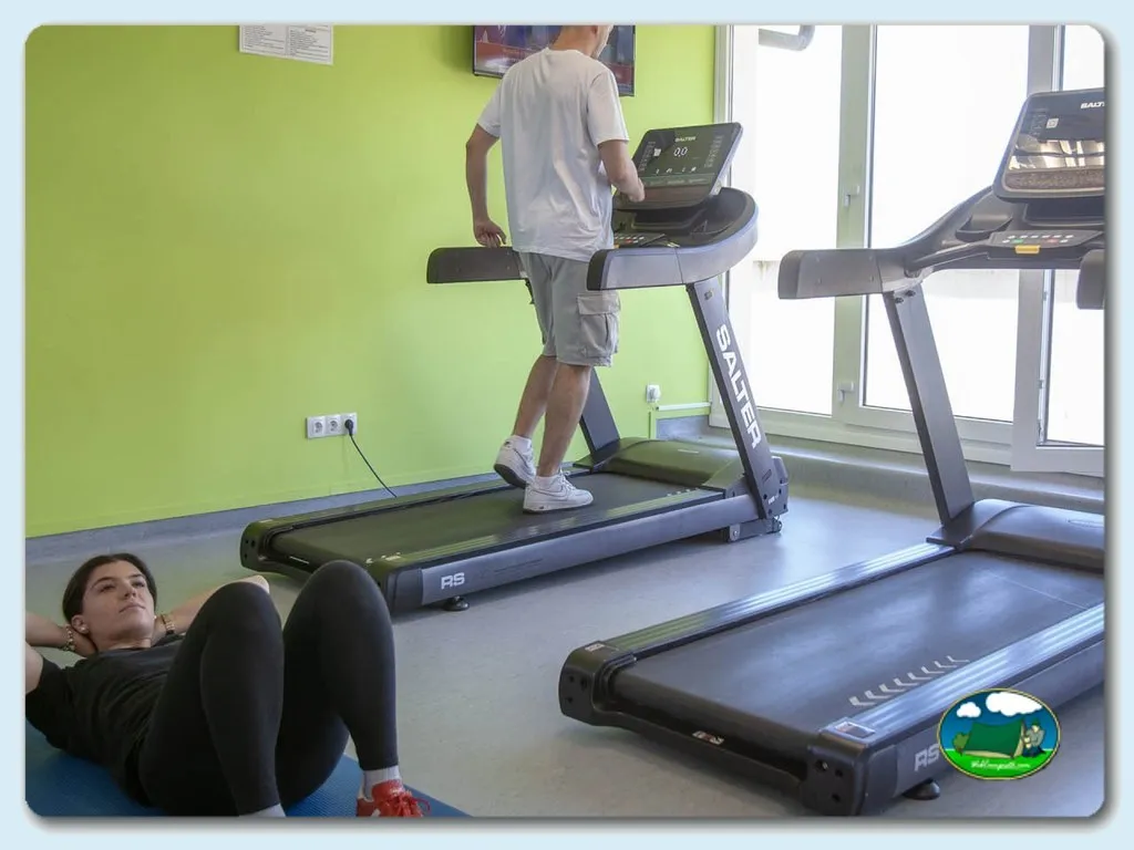 Gimnasio con cintas de correr del Camping GRAN CAMPING ZARAUTZ, Zarautz (Gipuzkoa)