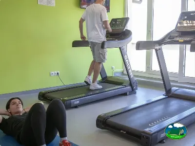 Gimnasio con cintas de correr del Camping GRAN CAMPING ZARAUTZ, Zarautz (Gipuzkoa)