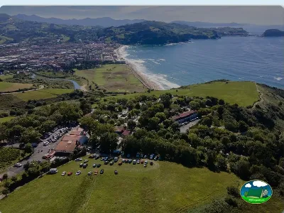 Junto al mar con vistas a playa y montaña del Camping GRAN CAMPING ZARAUTZ, Zarautz (Gipuzkoa)
