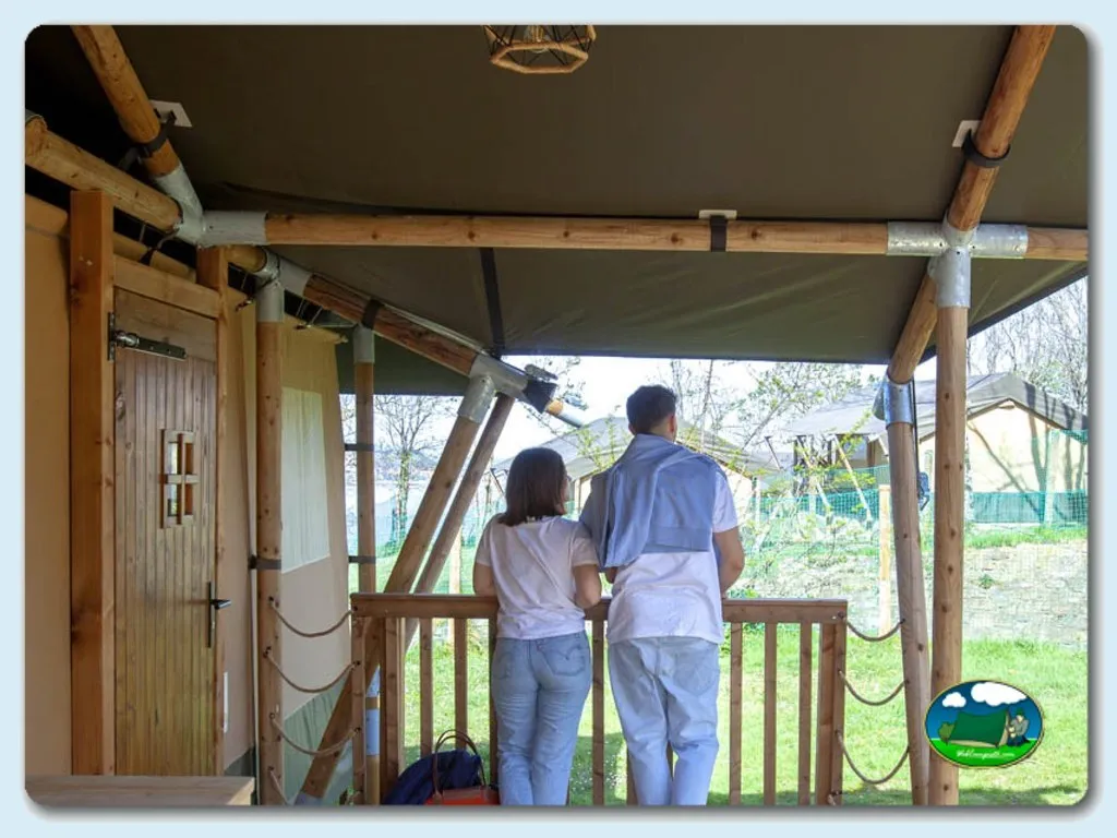 Glamping con terraza y vistas al entorno del Camping GRAN CAMPING ZARAUTZ, Zarautz (Gipuzkoa)