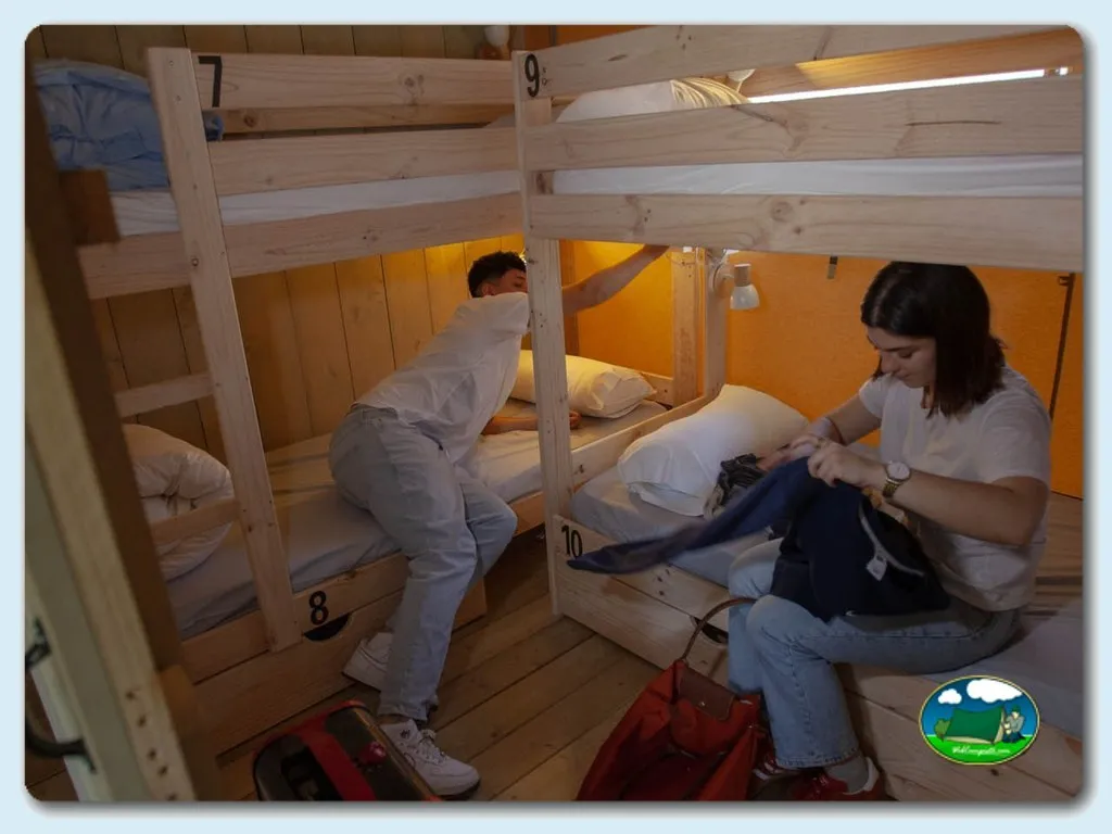 Tienda de acampada con literas del Camping GRAN CAMPING ZARAUTZ, Zarautz (Gipuzkoa)