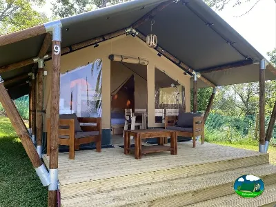 Glamping con terraza equipada y vistas al bosque del Camping GRAN CAMPING ZARAUTZ, Zarautz (Gipuzkoa)