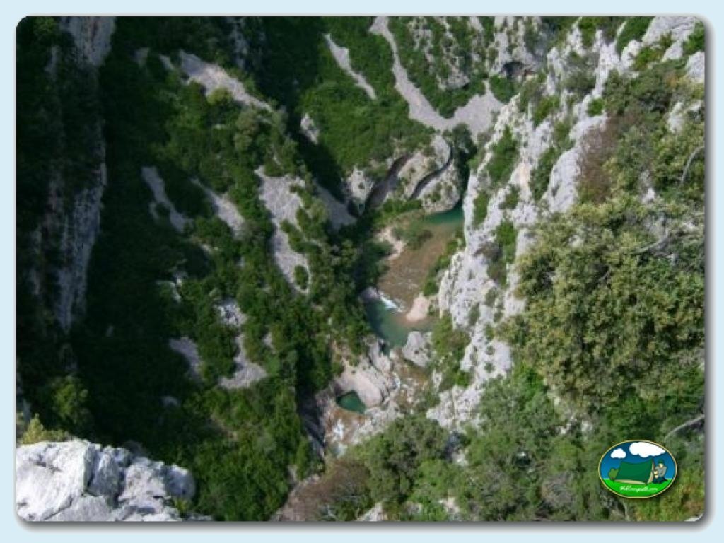 Zona de ba&ntilde;o en Camping El Puente, Huesca, España