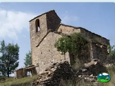 Ruina de piedra antigua del Camping El Puente, Rodellar (Huesca)