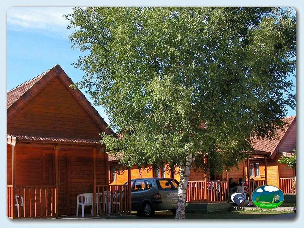 Bungalow de madera con aparcamiento del Camping Urrobi, Navarra (Navarra)