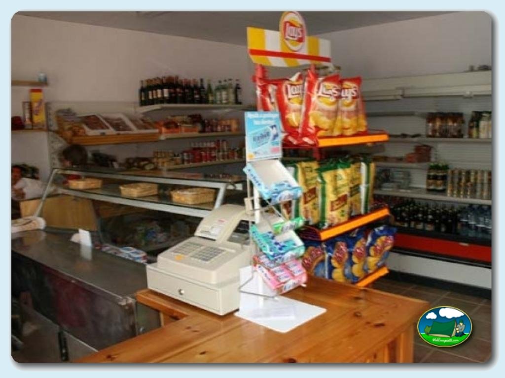 Camping Oto foto de Supermercado