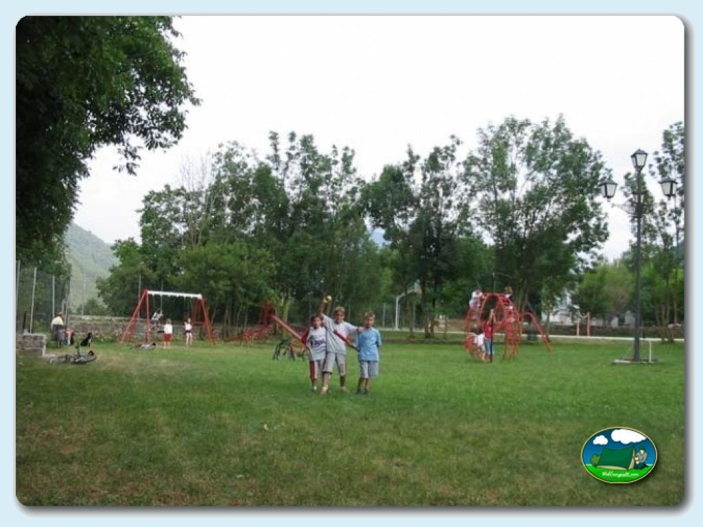 Camping Oto foto de Parque infantil