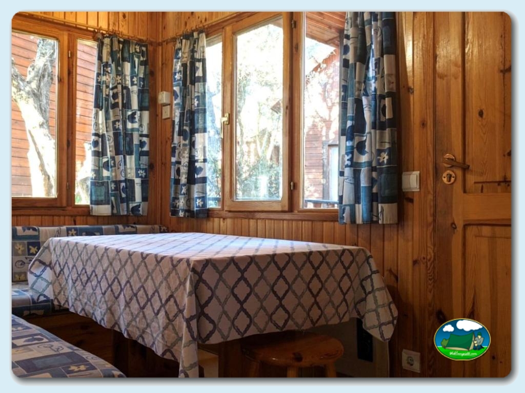 Camping Alquézar foto de Bungalows 6 Plazas