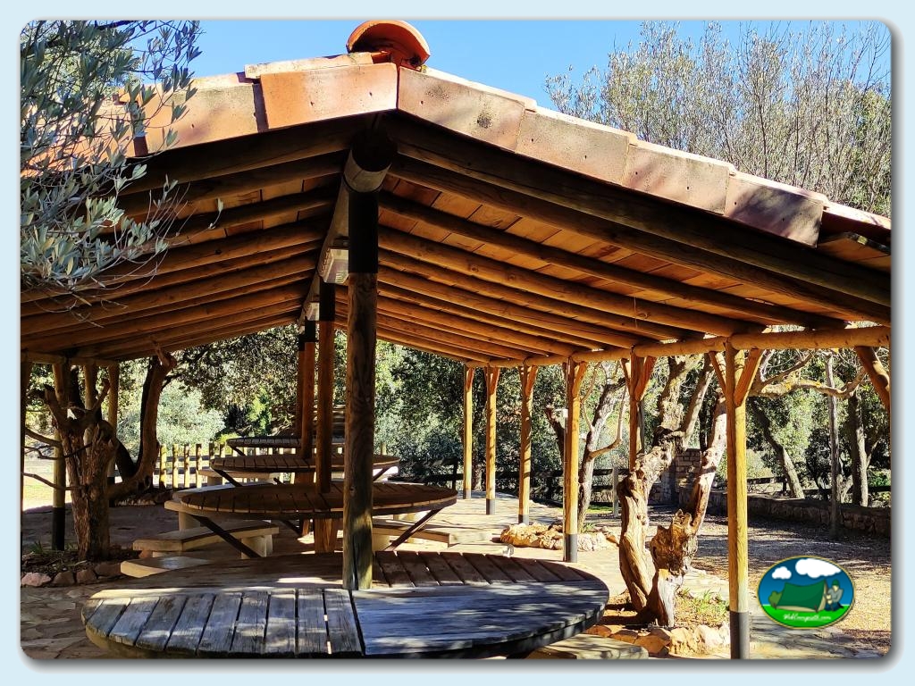 Camping Alquézar foto de Terraza - Merendero - Barbacoa