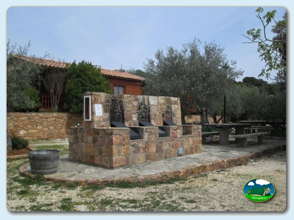 Camping Alquézar foto de Terraza - Merendero - Barbacoa