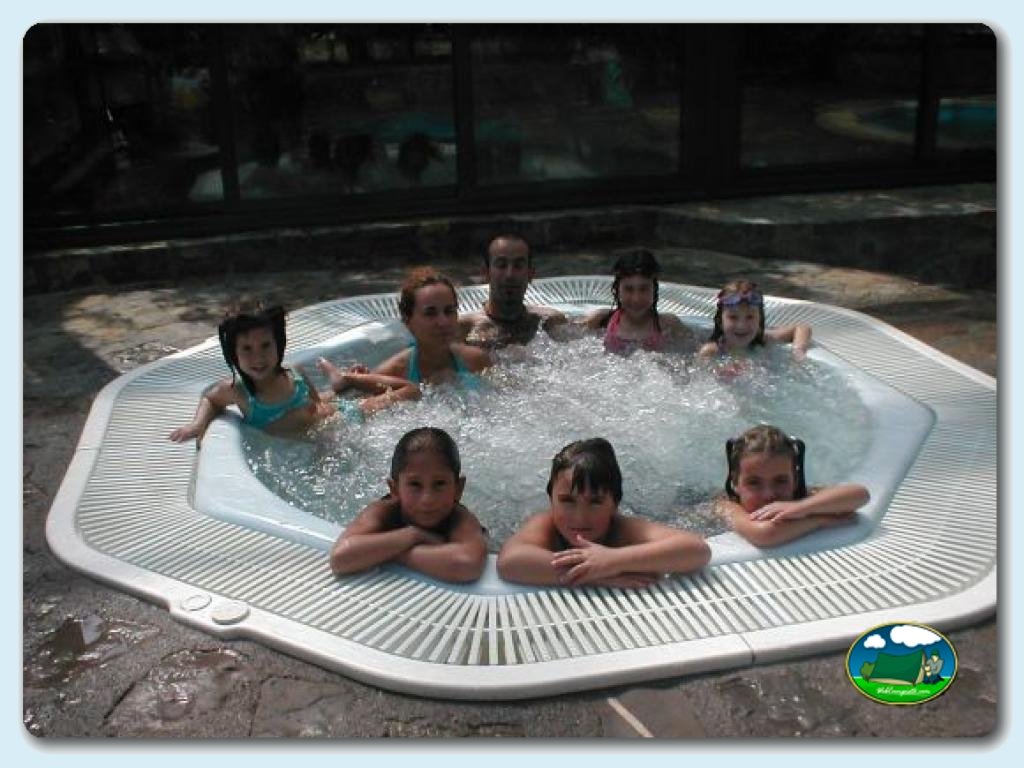 Camping Peña Montañesa foto de Jacuzzis