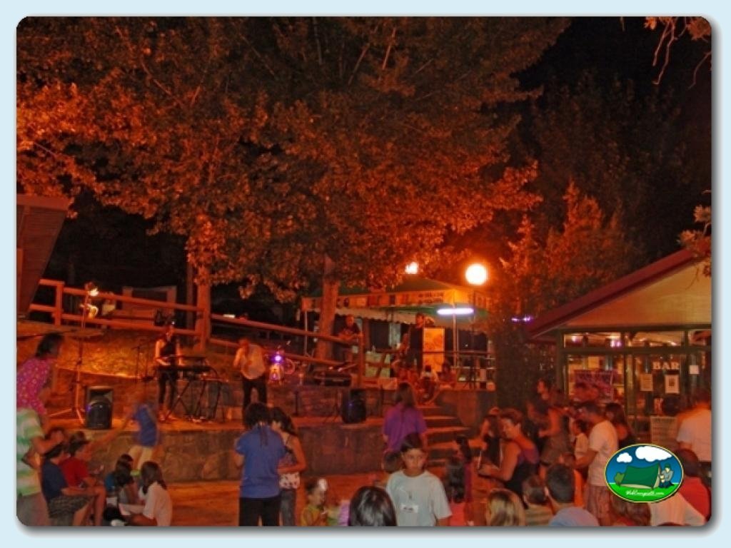 Camping Peña Montañesa foto de Noches de baile