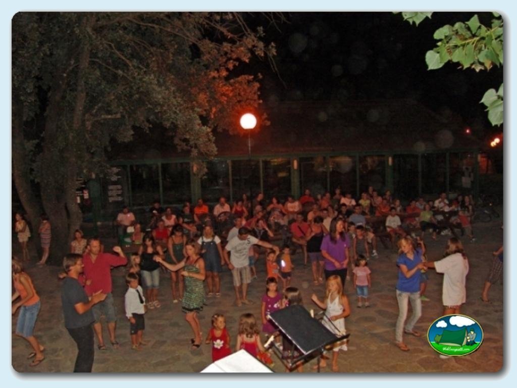 Camping Peña Montañesa foto de Noches de baile