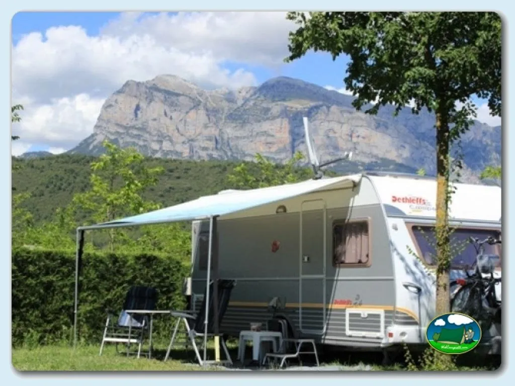Mobil-home con vistas a la montaña del Camping Peña Montañesa, Labuerda (Huesca)