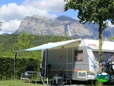 Mobil-home con vistas a la montaña del Camping Peña Montañesa, Labuerda (Huesca)