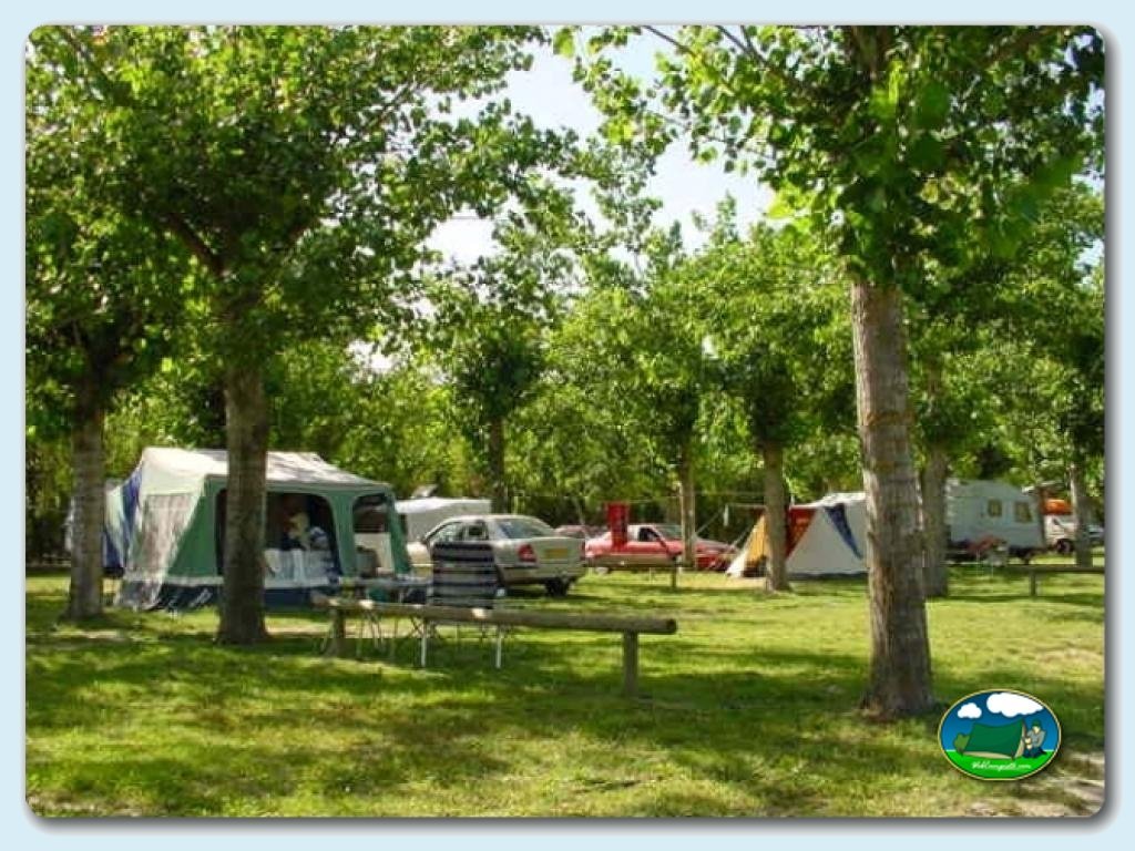 Camping Peña Montañesa foto de Camping Parcela (ocupada por 2 personas) 