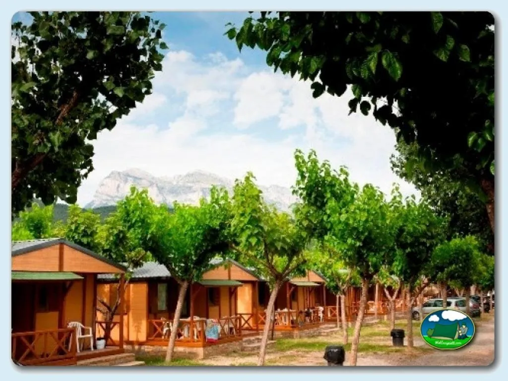 Bungalow con vistas a la montaña del Camping Peña Montañesa, Labuerda (Huesca)
