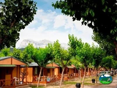 Bungalow con vistas a la montaña del Camping Peña Montañesa, Labuerda (Huesca)