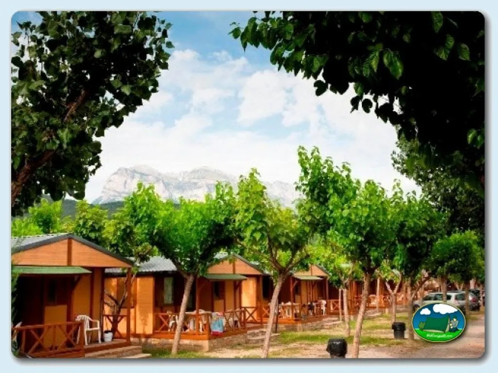 Cabaña con vistas a la montaña del Camping Peña Montañesa, Labuerda (Huesca)