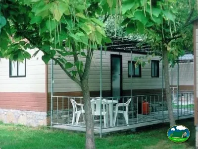 Mobil-home con terraza y jardín del Camping Peña Montañesa, Labuerda (Huesca)