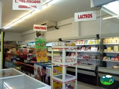 Supermercado interior del Camping Peña Montañesa, Labuerda (Huesca)