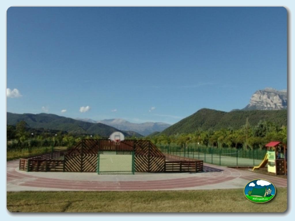 Camping Peña Montañesa foto de Zona Polideportiva 