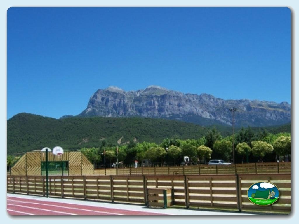 Camping Peña Montañesa foto de Zona Polideportiva 