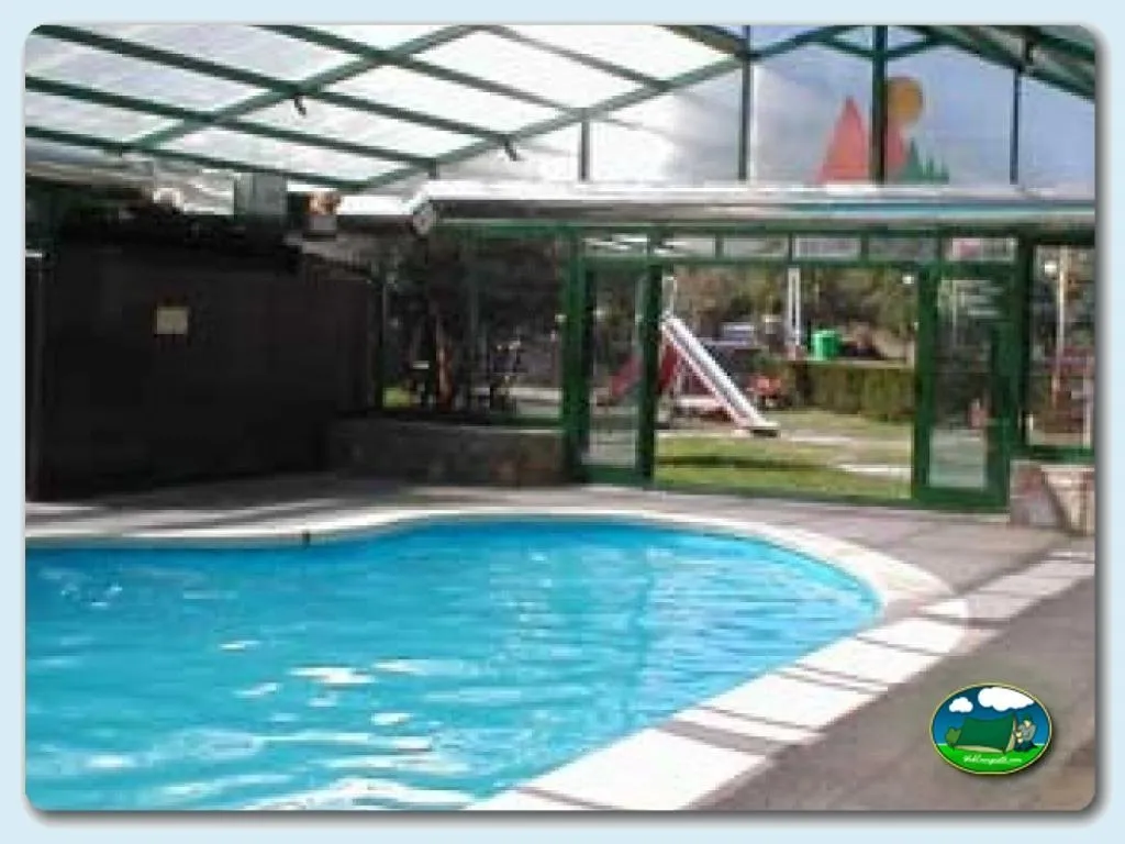 Piscina climatizada cubierta del Camping Peña Montañesa, Labuerda (Huesca)