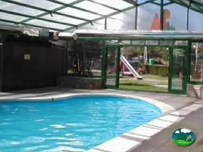 Piscina climatizada cubierta del Camping Peña Montañesa, Labuerda (Huesca)