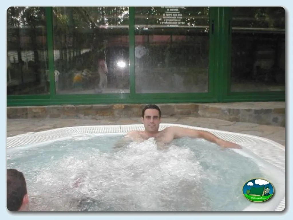 Jacuzzi con vistas a instalaciones del Camping Peña Montañesa, Labuerda (Huesca)