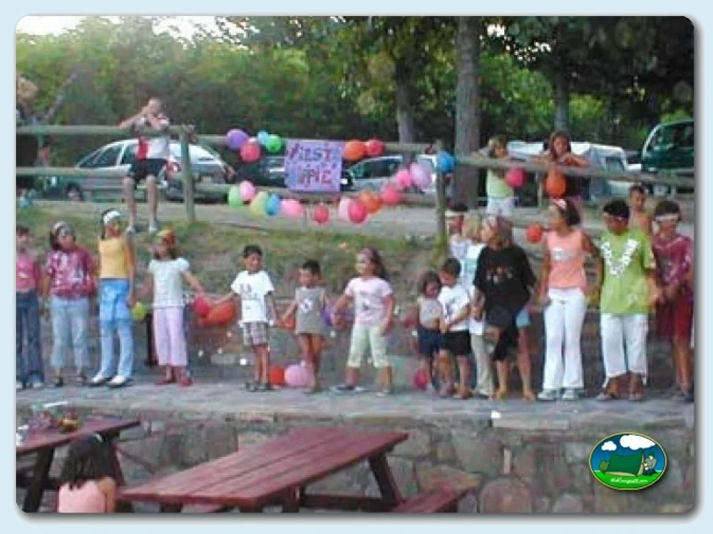 Parque infantil con evento del Camping Peña Montañesa, Labuerda (Huesca)