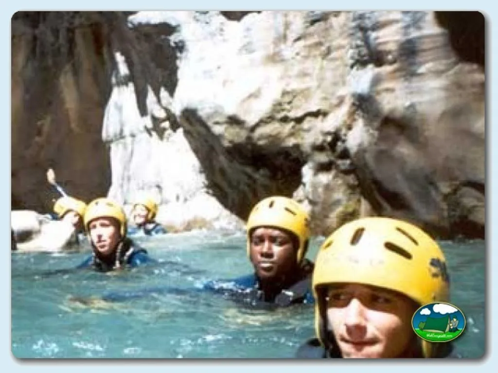 Río barranquismo actividad acuática del Camping Peña Montañesa, Labuerda (Huesca)