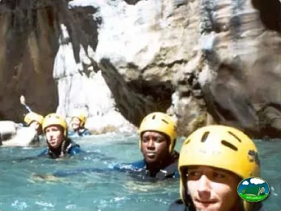Río barranquismo actividad acuática del Camping Peña Montañesa, Labuerda (Huesca)
