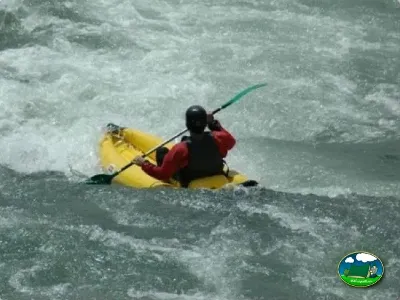 Río piragüismo aventura del Camping Peña Montañesa, Labuerda (Huesca)