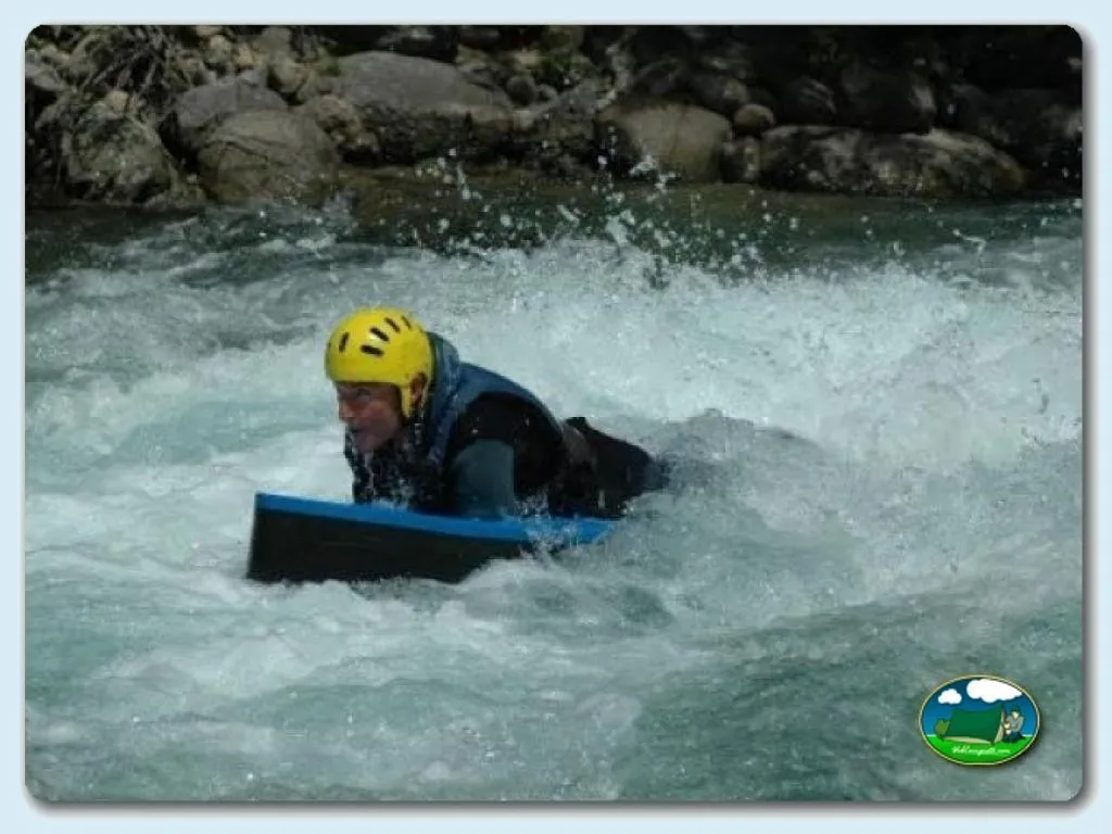 Río actividades acuáticas hidrospeed del Camping Peña Montañesa, Labuerda (Huesca)