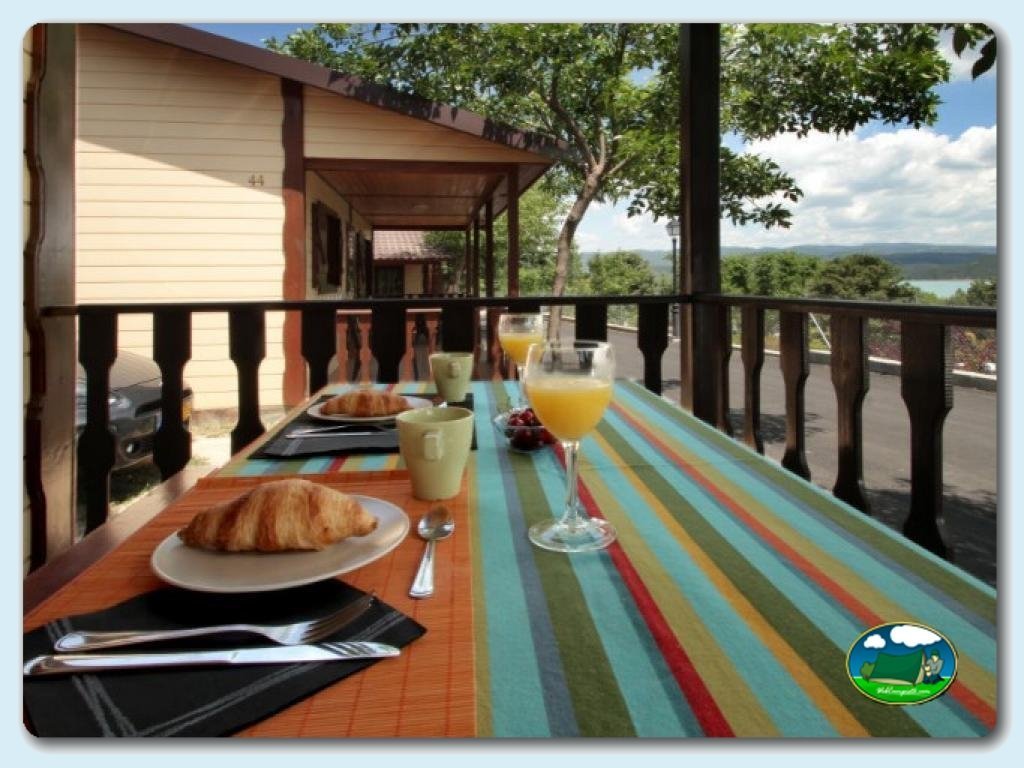 Bungalow Milana en Camping Lago Barasona, Huesca, España