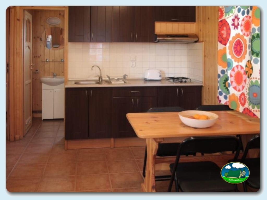 Bungalow Abubilla en Camping Lago Barasona, Huesca, España