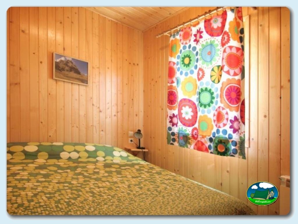 Bungalow Abubilla en Camping Lago Barasona, Huesca, España